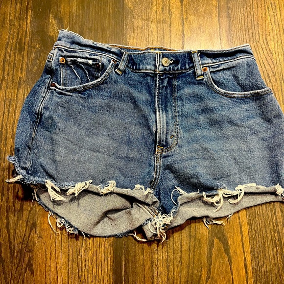 Abercrombie & Fitch Pants - Abercrombie “The Mom Short”